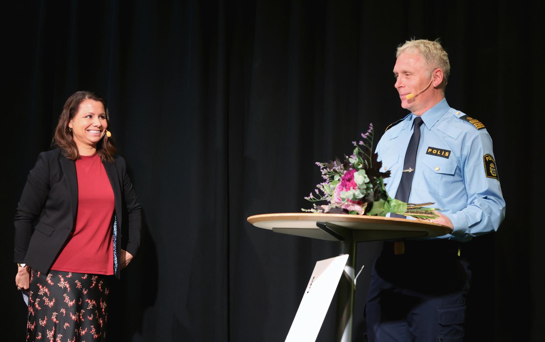 Lisa Pedersen, trygghetschef på Angereds stadsdelsförvaltning, och Ulf Merlander, lokalpolisområdeschef Göteborg nordost.