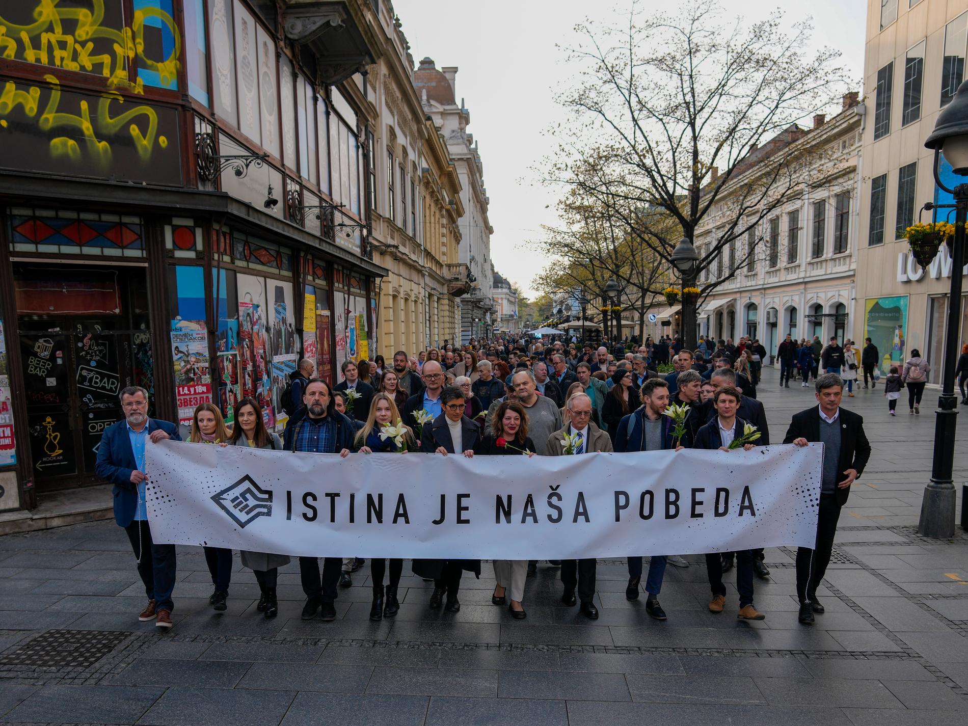Morddömda agenter frias i Serbien