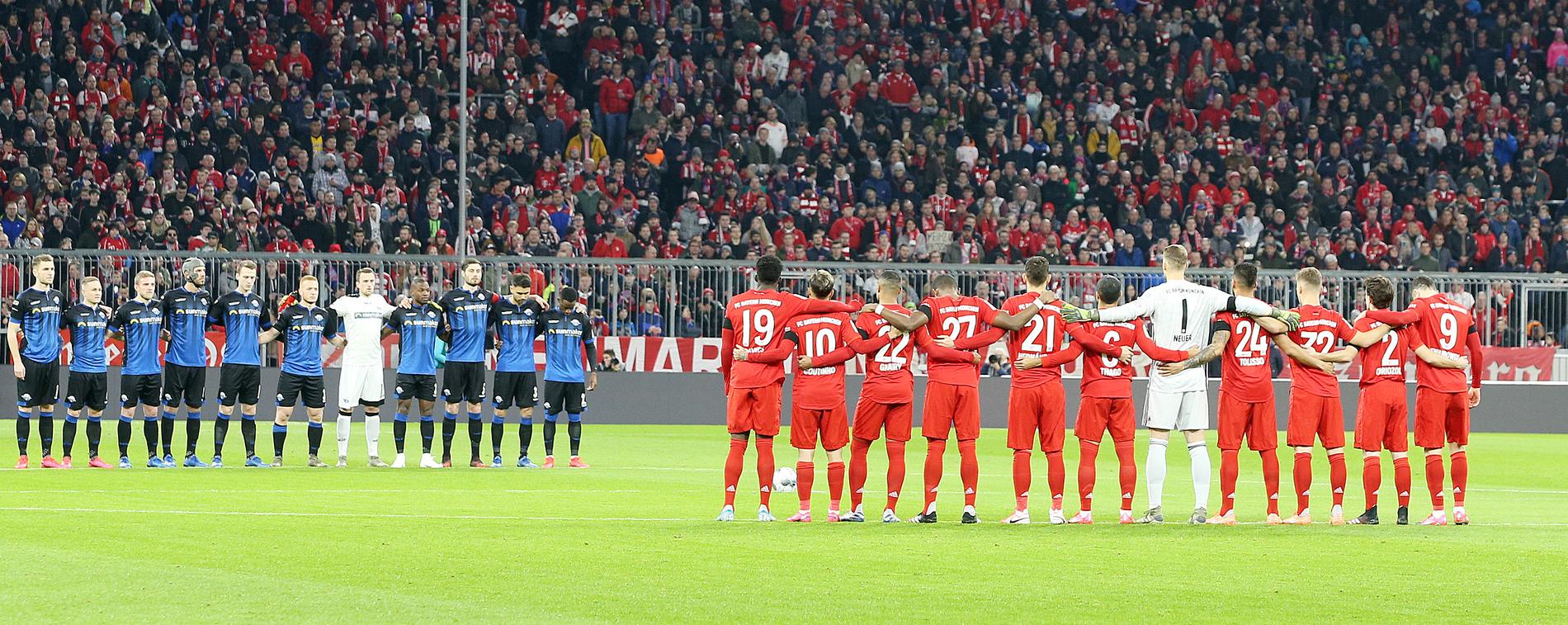 Bayern München och Paderborn höll tyst minut för terroroffren i Tyskland före matchen.