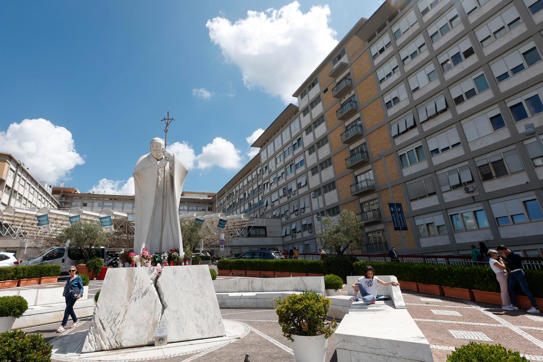 Påven opererades på sjukhuset Agostino Gemelli i Rom.