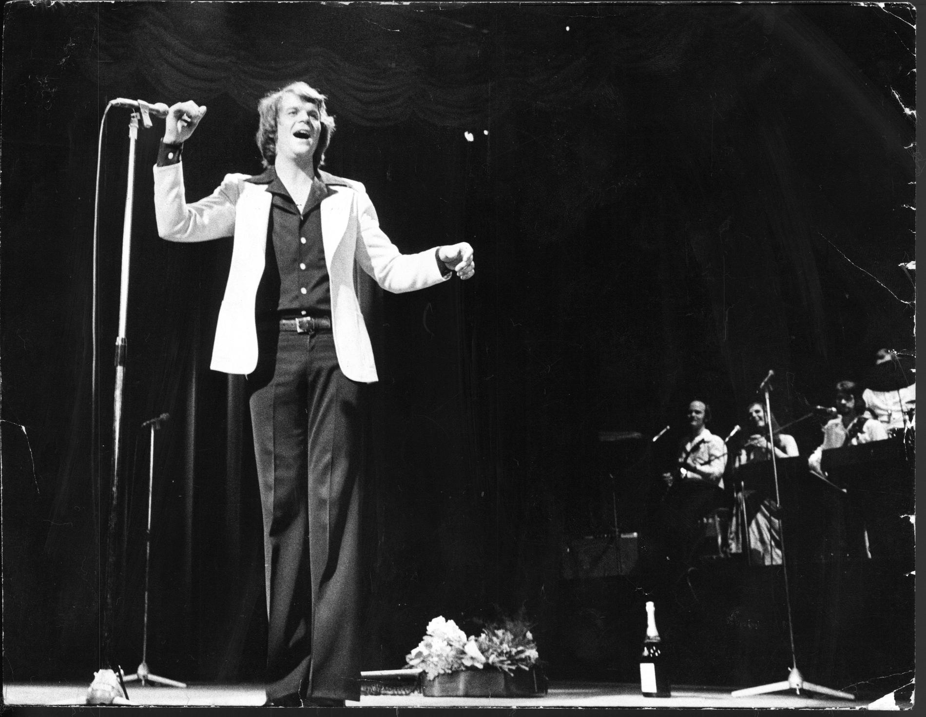 Melodifestivalen 1975 Lasse framför ”Jeannie, Jeannie”