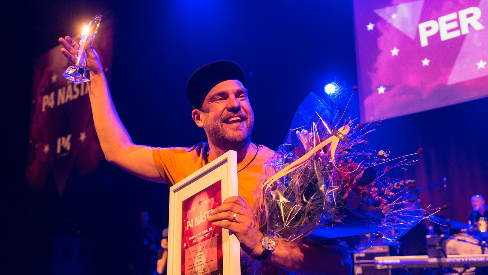 Stiko Per Larsson vann "P4 nästa" med sin låt "Kumpaner (Vi är som)".