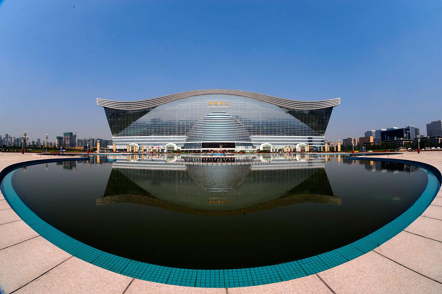 Den 28 juni 2013 öppnades New Century Global Centre för allmänheten, men hela skrytbygget blir klart först mot slutet av året.