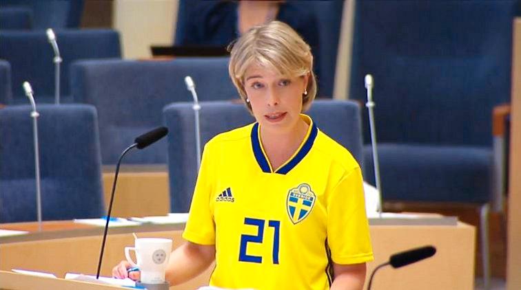 Socialminister Annika Strandhäll (S) under Interpellationsdebatten om unga vuxna med psykisk ohälsa.