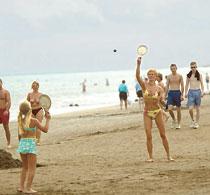 Playa del Inglés strand är 100 meter bred och superpoppis.