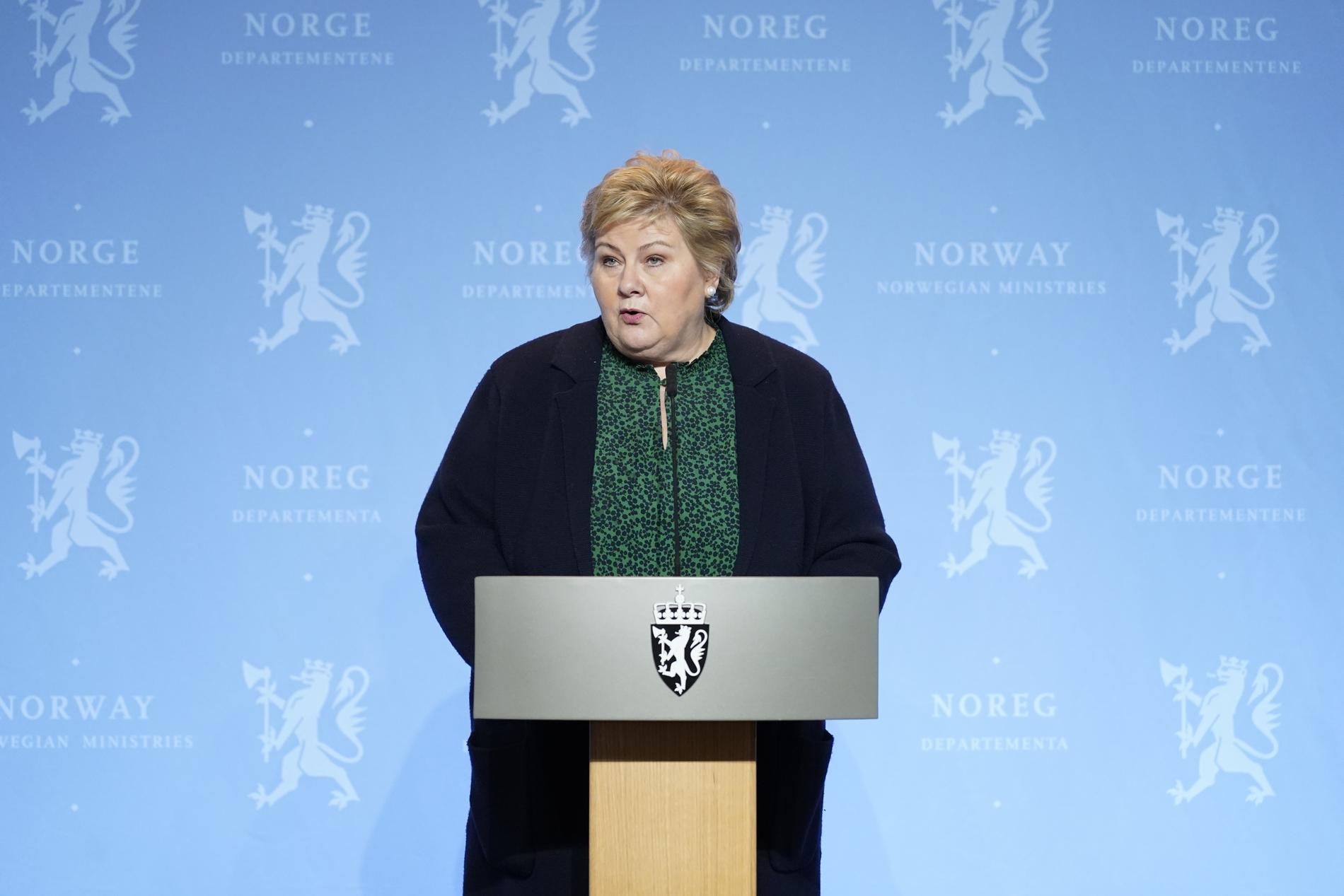 Statsminister Erna Solberg (H) vid presskonferensen på onsdagen.