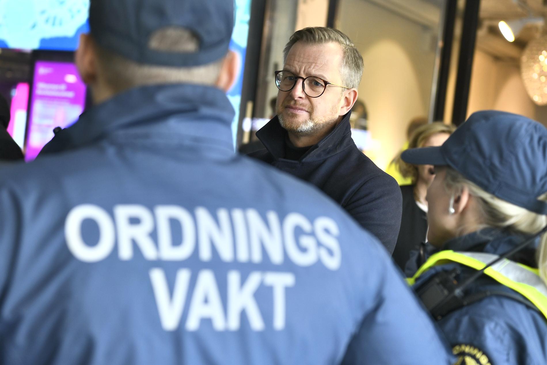 Inrikesminister Mikael Damberg (S) om nya poliserna: ”Lite som tidig julafton”