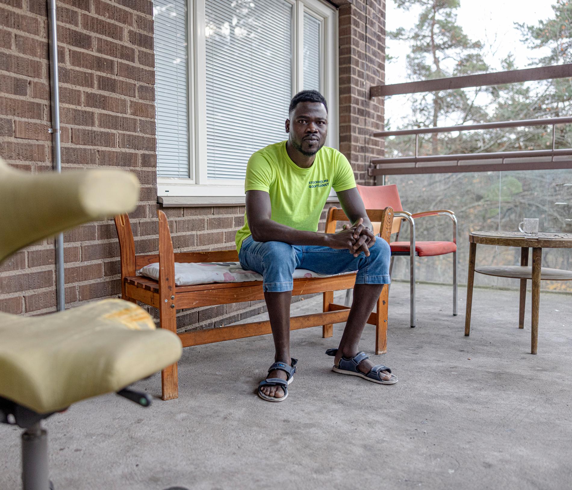 Abdelrahman Adam, 26, har kommit som kvotflykting från Sudan. Kontrakten med Migrationsverket är på två år, han har bott här i snart ett och ett halvt år. ”Jag trivs här”, säger han.