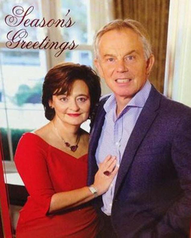 Tony och Cherie Blair Om detta var den bästa bilden familjen Blair valde undrar vi hur de andra såg ut. Statsmannen ser arg ut, visar tänderna som en varg och ögonen blixtrar. Kortet utlovar inte direkt en fröjdefull jul.