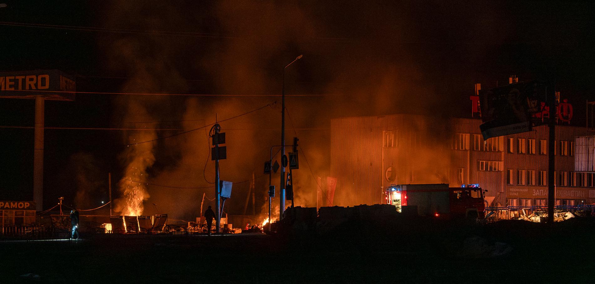 Brand i Charkiv efter en rysk drönarattack i går. 