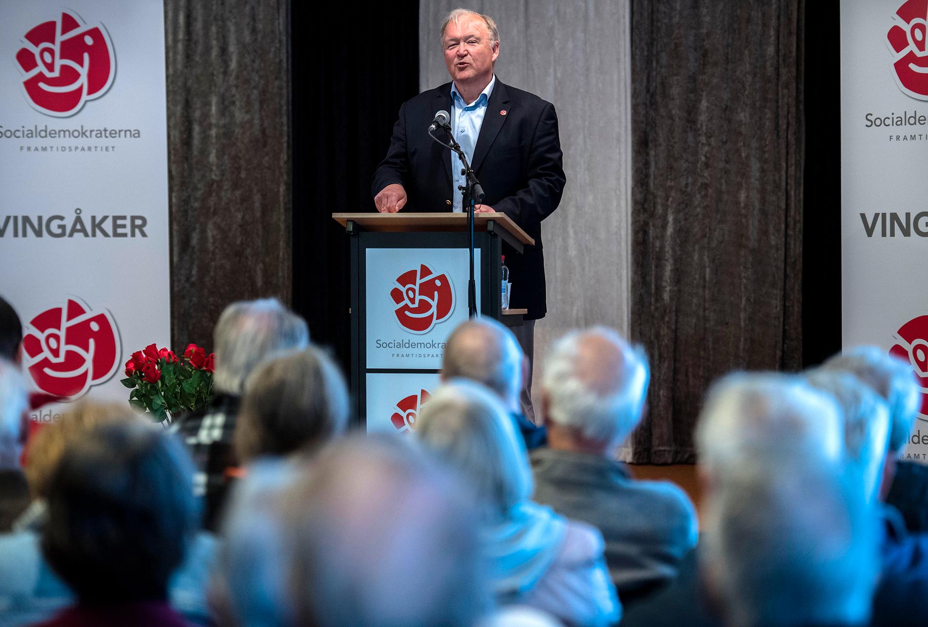 Tidigare statsministern Göran Persson höll tal på första maj i Folkets hus i sin födelseort Vingåker i Södermanland. 