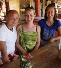 Joel Nurmilampi, Erica Nurmilampi och Sara Celvin turistar på egen hand i Dominikanska republiken – och är helnöjda med resan.