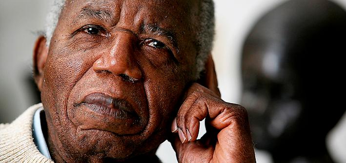 Chinua Achebe (1930–2013), nigeriansk författare och poet.