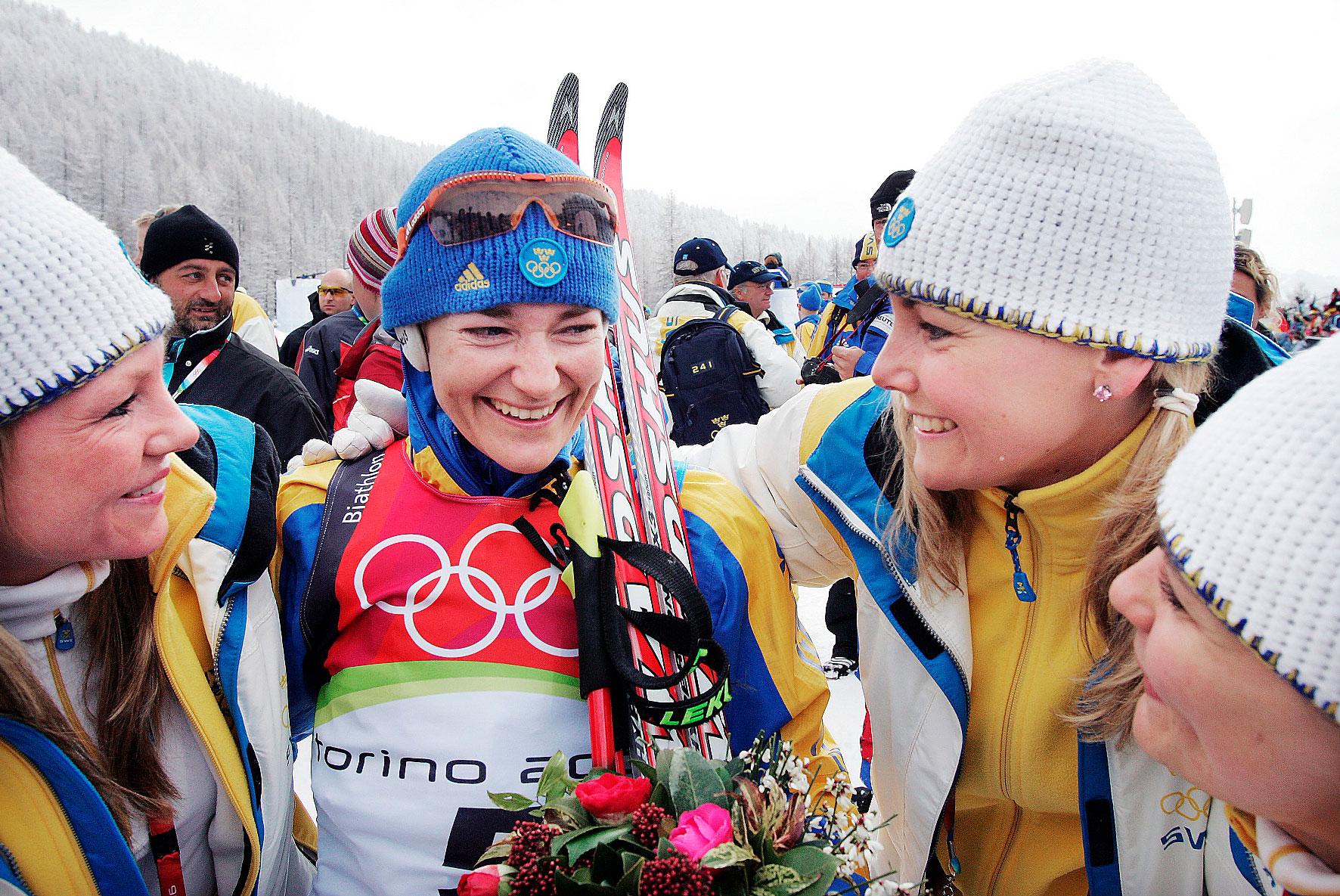 os-hjältar  Den 25 februari 2006 vann Anna Carin Zidek OS-guld i skidskytte. 
Två dagar tidigare hade barndomsvännen Anna Le Moine vunnit guld i curling.