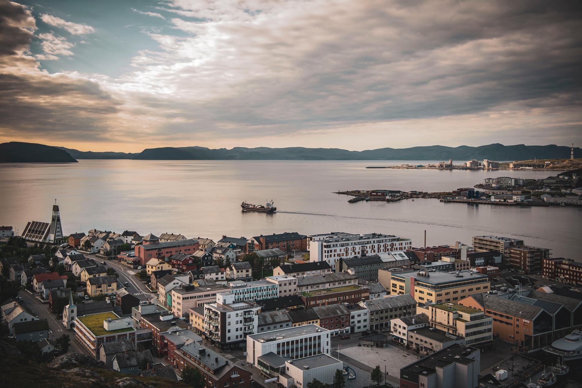 Hammerfest i Nordnorge är en knutpunkt i den norska oljeindustrin. Nu planerar landet världens nordligaste oljefält i Arktis – trots larm från forskare och FN.