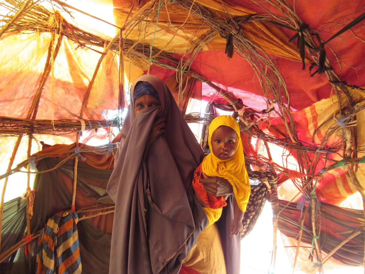 Sjubarnsmamman Ahlam, 28, vandrade i två dagar och två nätter för att nå ett hjälpcenter nära staden Kismayo i södra Somalia.