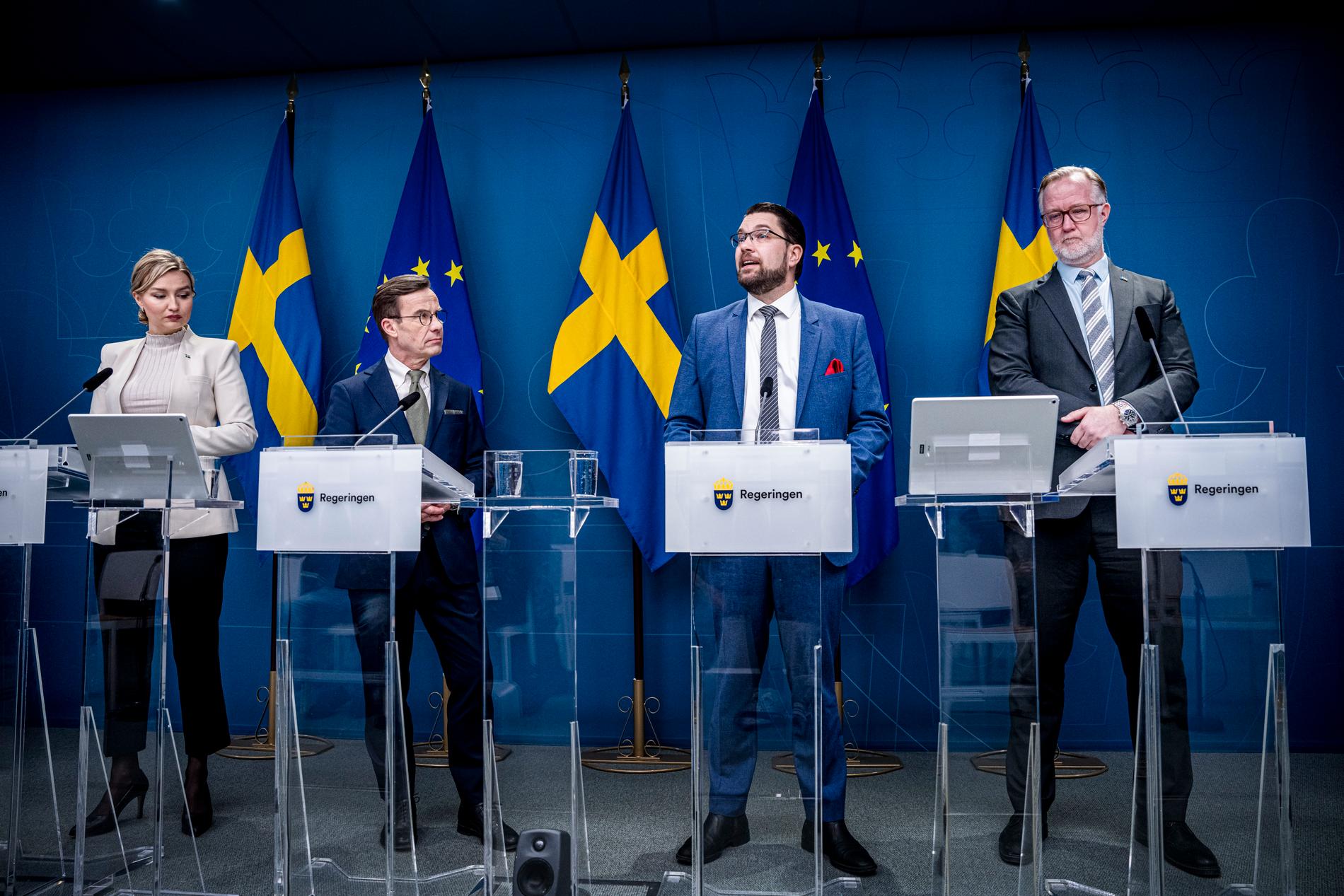 Partiledarna Ebba Busch (KD), Ulf Kristersson (M), Jimmie Åkesson (SD) och Johan Pehrson (L).