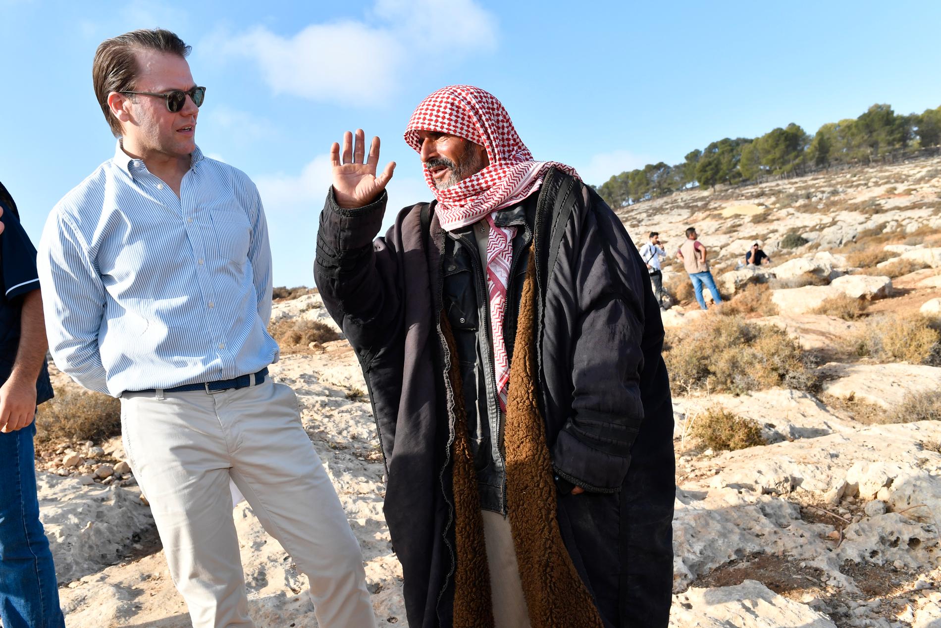 En beduin passade på att prata lite med den svenske prinsen.