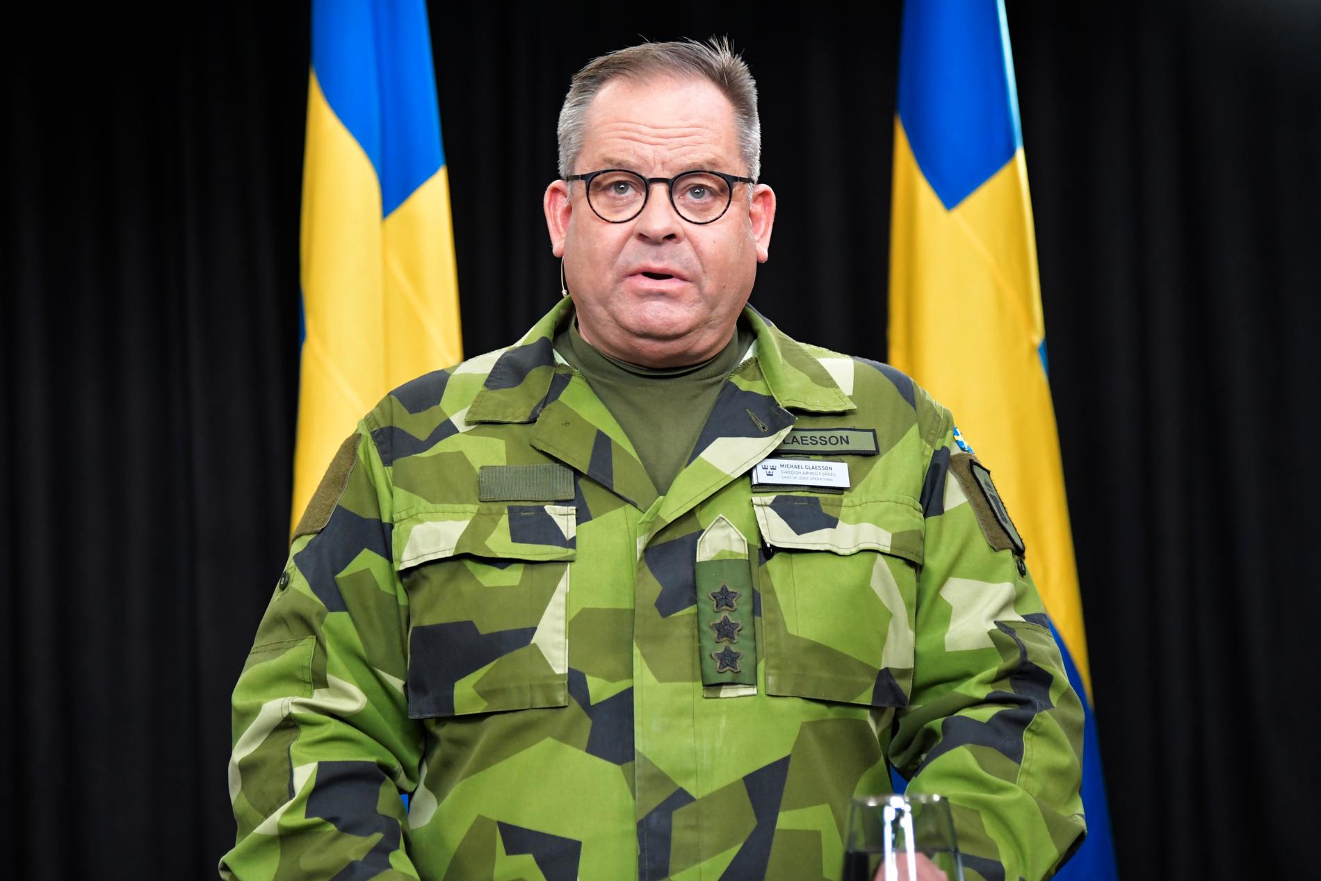 Insatschef Michael Claesson vid Försvarsmakten under torsdagens digitala pressträff.