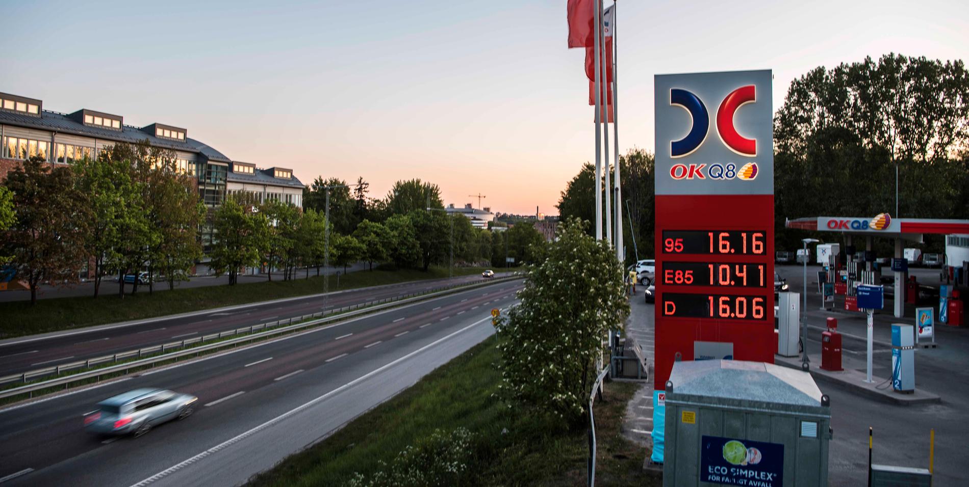 Sedan bilden togs har bensinpriset stigit till 16.79