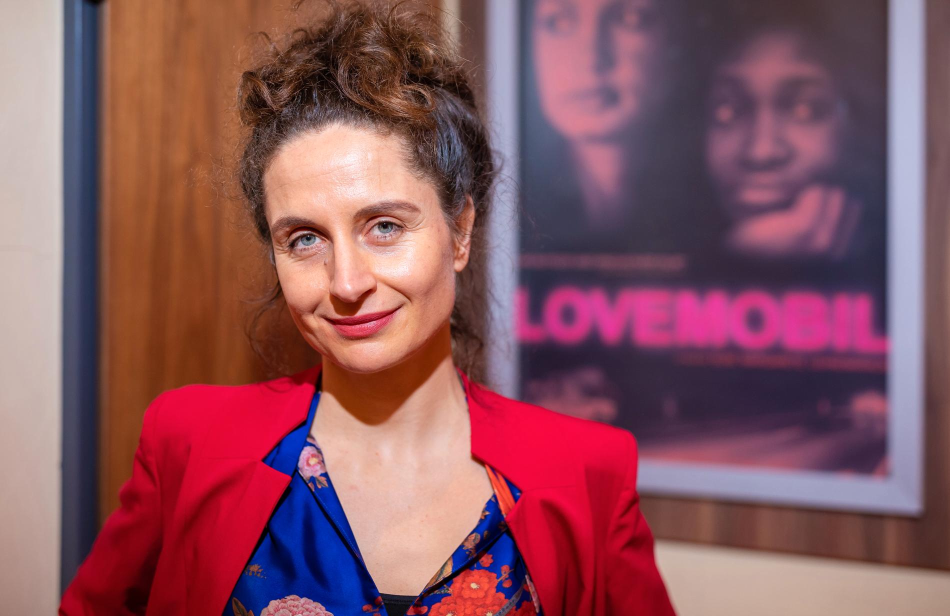 Dokumentärfilmaren Elke Lehrenkrauss fick ett pris för sin film ”Lovemobil” – och lämnade tillbaka det.
