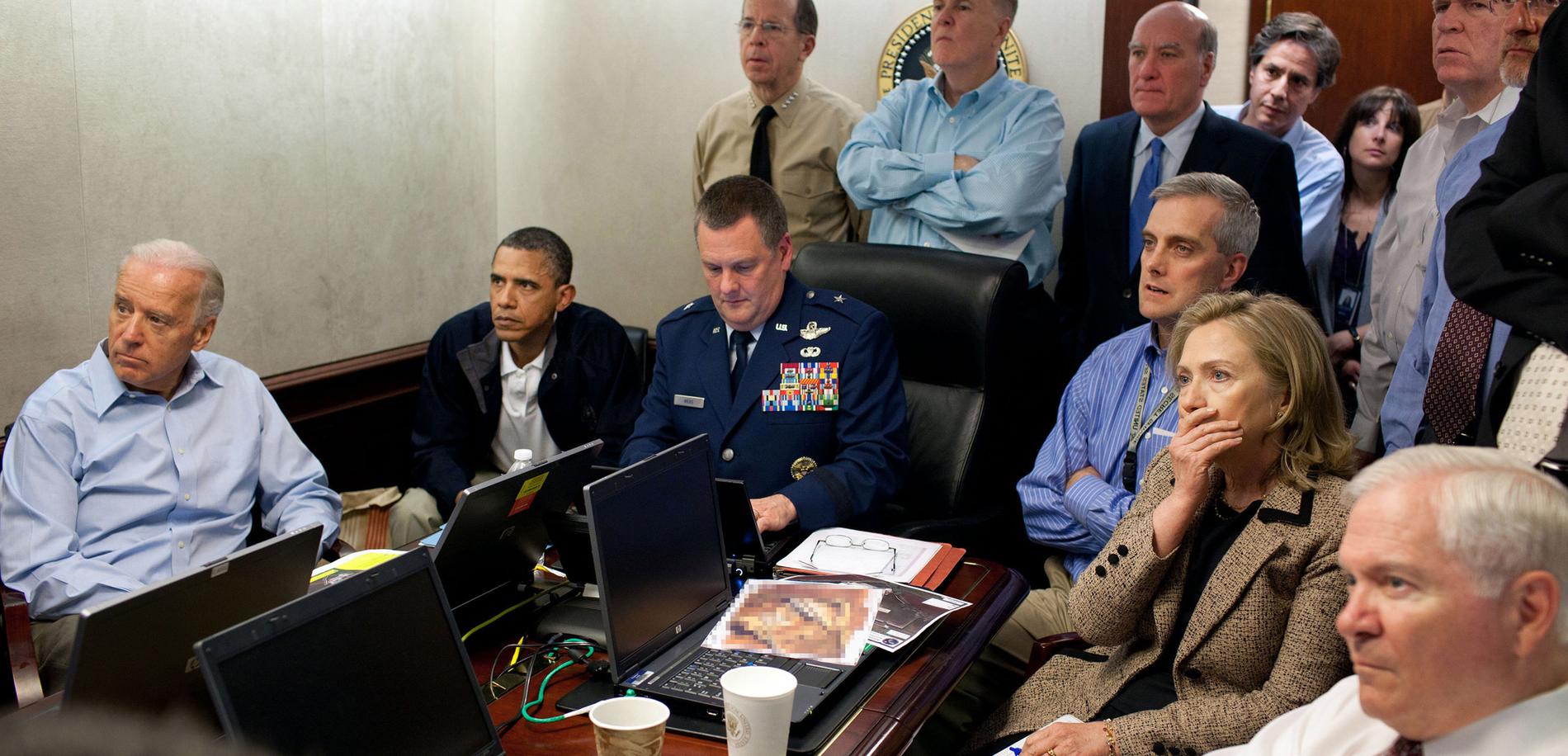 President Barack Obama, utrikesminister Hillary Clinton och deras närmaste medarbetare samlades i Vita husets ”Situation room” för att följa Usama bin Ladins död.