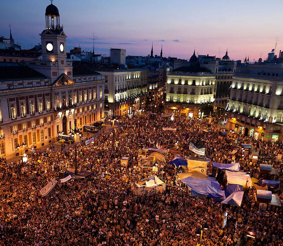Har slagit läger Puerta del Sol i Madrid har förvandlats till ett läger för desillusionerade människor som har tröttnat på den ekonomiska krisen i Spanien.