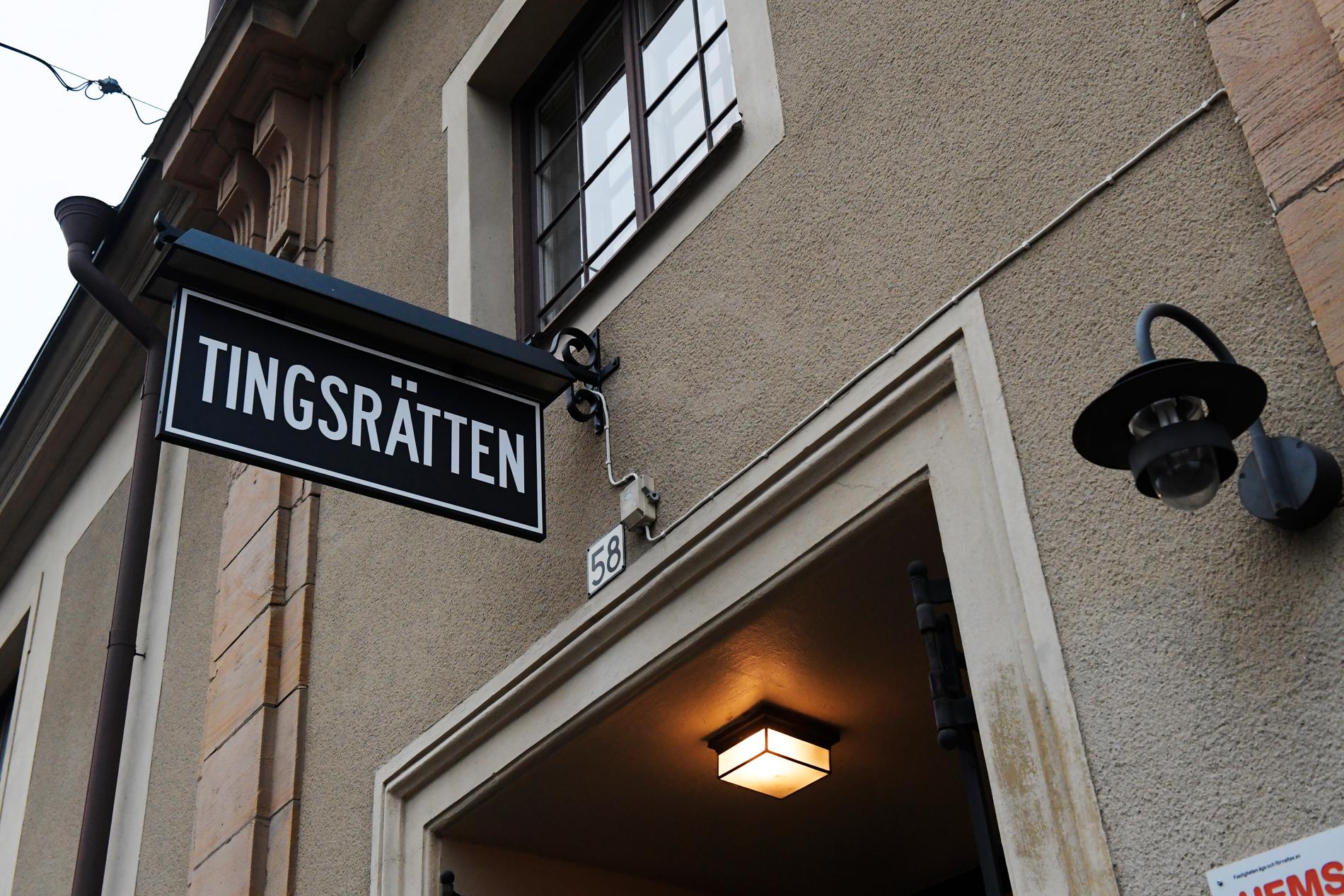 Norrköpings tingsrätt har dömt en tidigare SD-politiker för våldsamt motstånd i samband med ett polisingripande. Arkivbild.