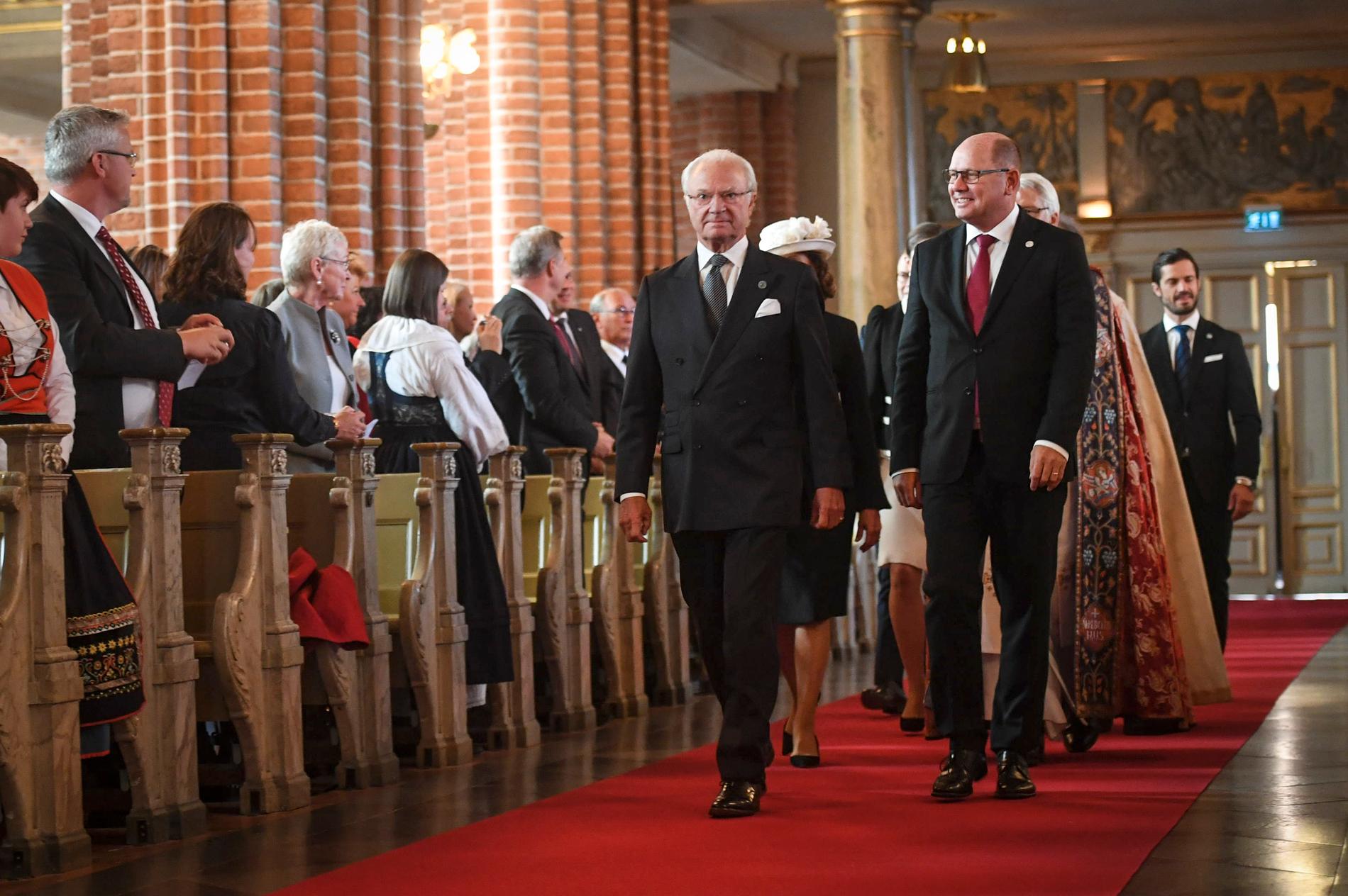 Kung Carl XVI Gustaf och talman Urban Ahlin anländer till gudtjänsten i Storkyrkan i samband med Riksmötets öppnande. 