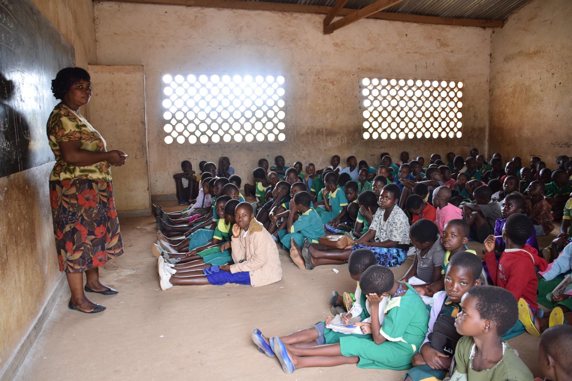 – Utbildning för flickor ger dem en röst och chans att bestämma över sina liv, säger Constance som arbetar för Plan International i Malawi.