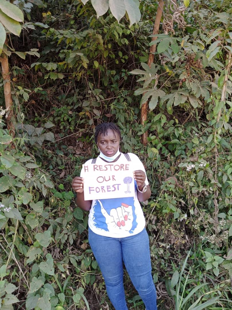Roseline Isata Mansaray grundade Fridays for future i Sierra Leone och har lett demonstrationer för hårdare miljölagar.