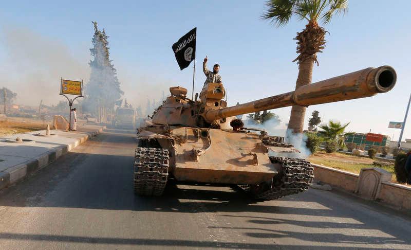 IS expanderar På mycket kort tid tar terrorgruppen Islamiska staten stora områden av Irak och Syrien i juni 2014.