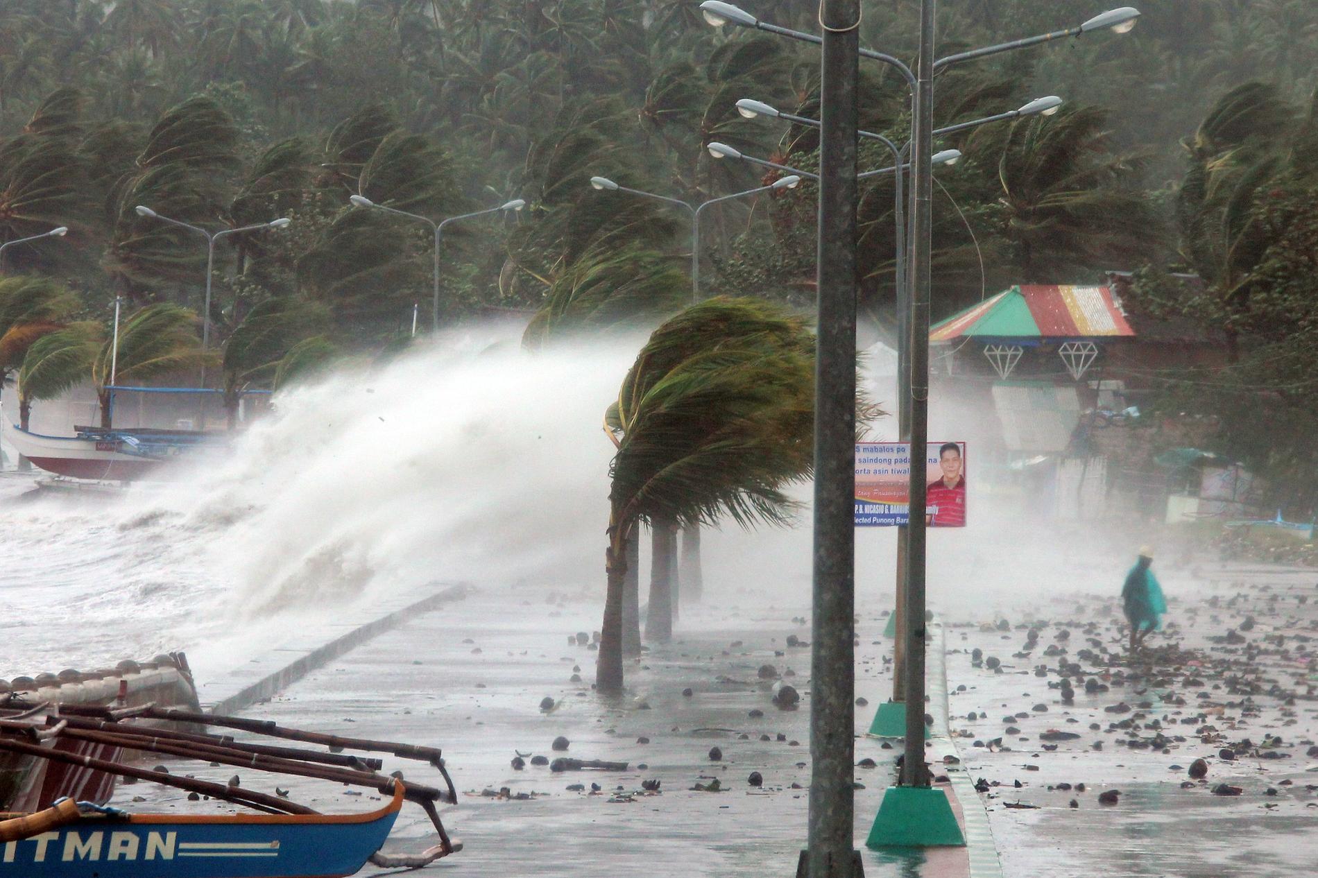 Här har stormen nått staden Legaspi.