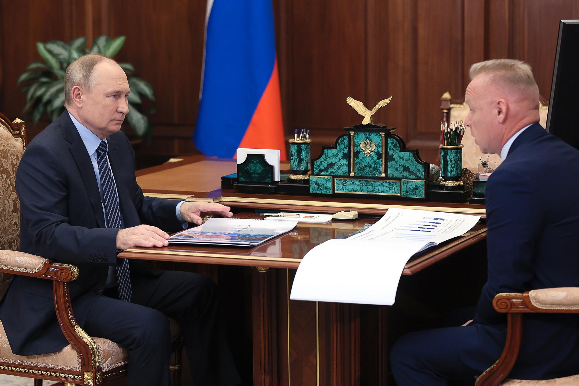 Vladimir Putin i möte med sin vän Dimitri Mazepin i Kreml i januari tidigare i år.