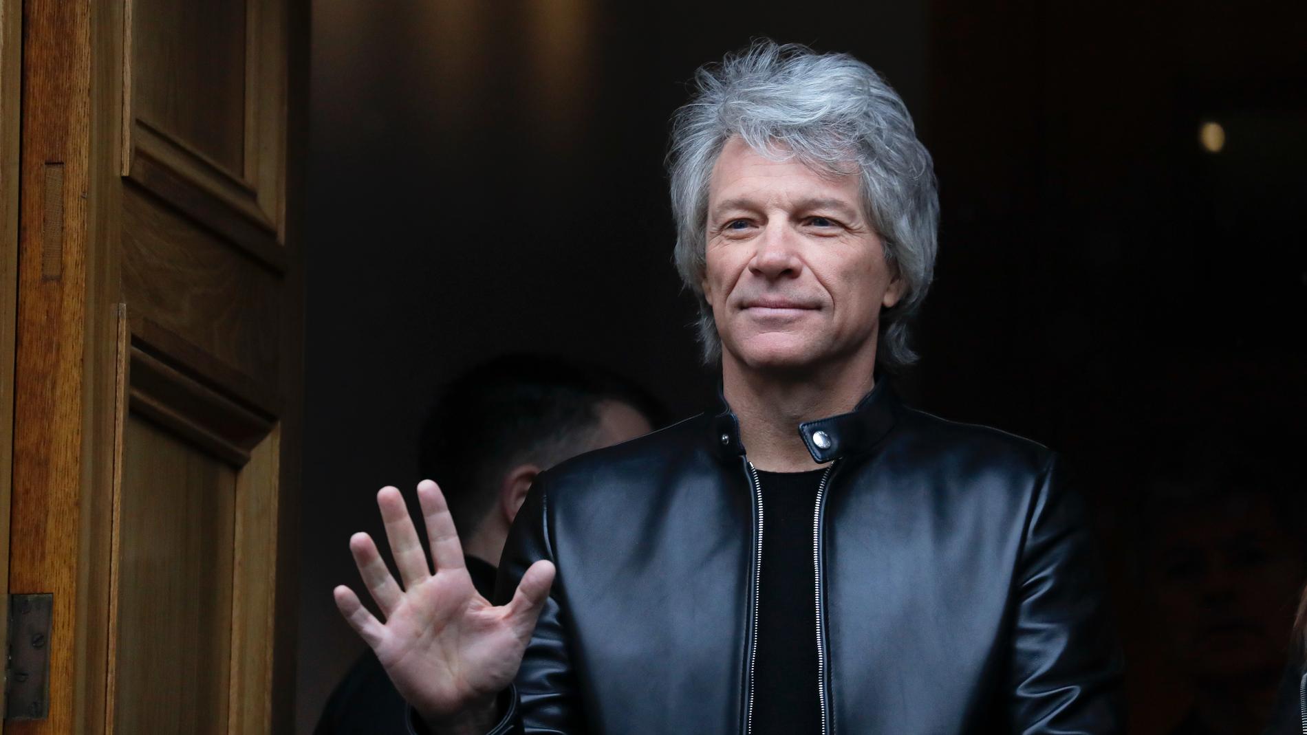 Jon Bon Jovi är smittad, men mår bra. Arkivbild.