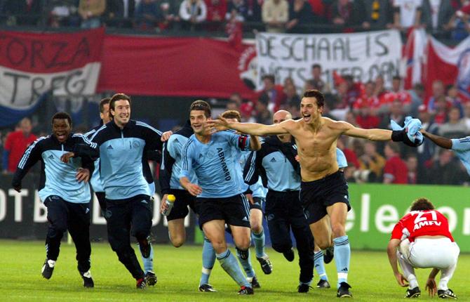 Under sin första säsong med Ajax vann Zlatan ligan och cupen. Här jublar Zlatan efter segern mot FC Utrecht i cupfinalen 12 maj 2002.