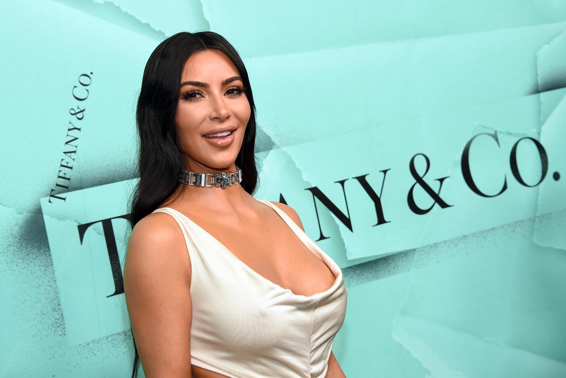 På modellen Kim Kardashian Wests konto publicerades ett inlägg där det stod: "Känner mig bra! Alla BTC som skickas till mig kommer dubbleras".
