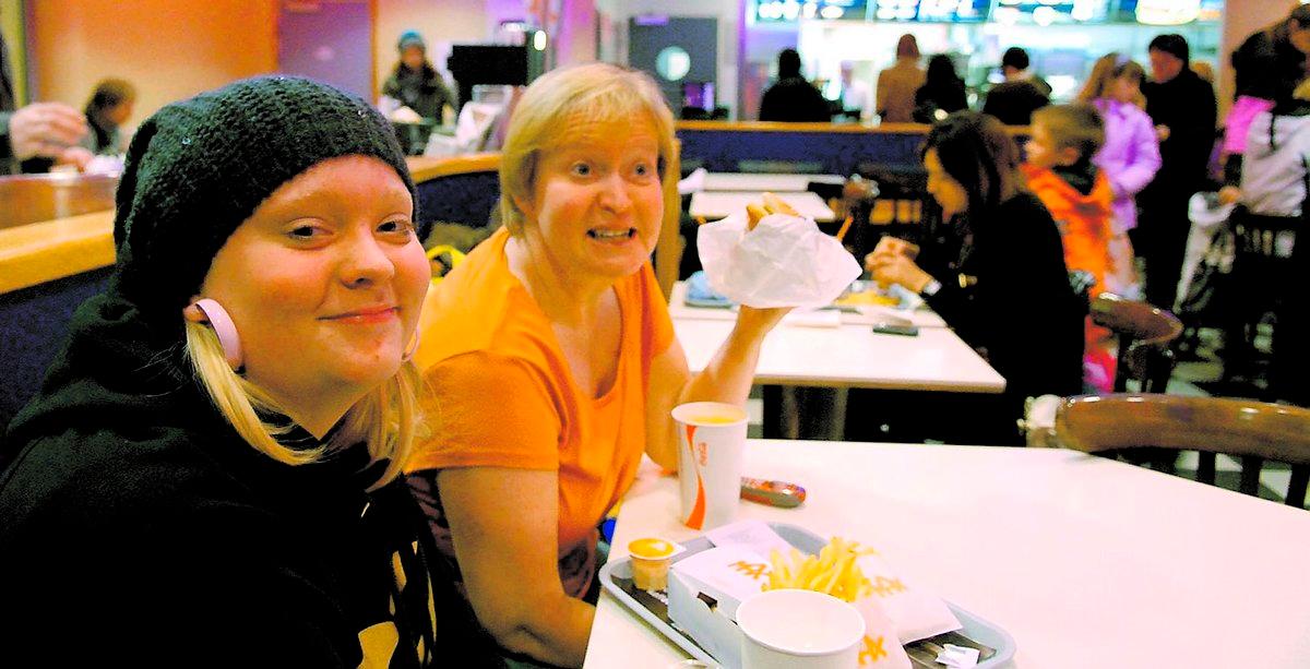 MAX Magdalena Sundström och hennes mamma Ann-Marie sörjer inte att McDonalds stänger. ”Jag tycker McDonalds är mycket sämre – ofräschare och mindre gott”, säger Ann-Marie.