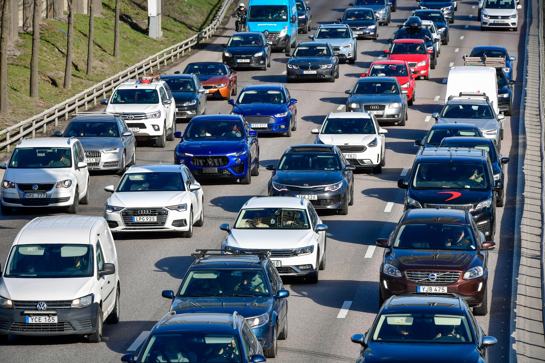 Utsläppen från vägtrafiken behöver minska kraftigt. Arkivbild.