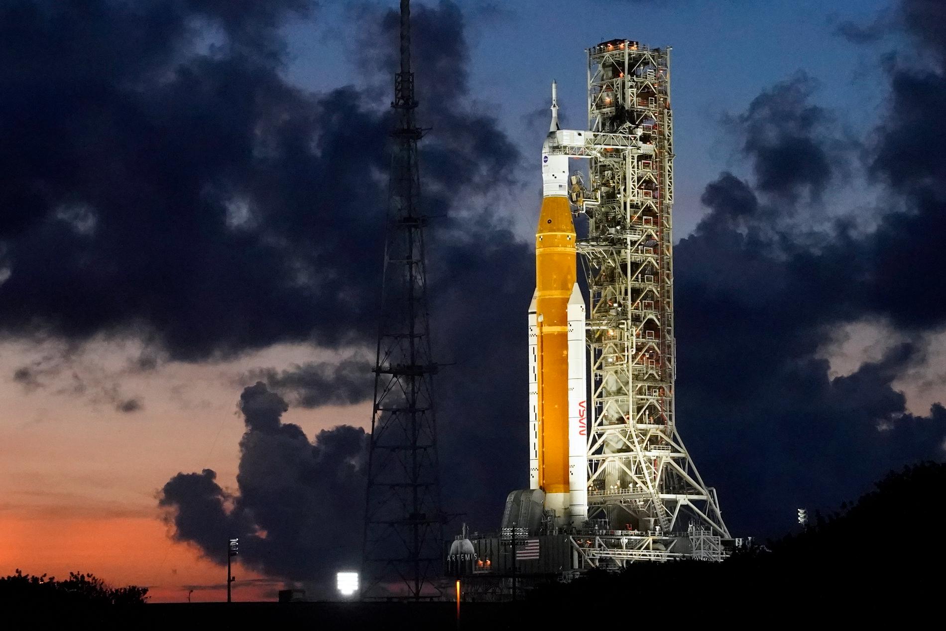 Nasas Artemisraket med rymdfarkosten Orion på uppskjutningsrampen i slutet av juni. I Den 29 augusti är det dags för avfärd, enligt planen.