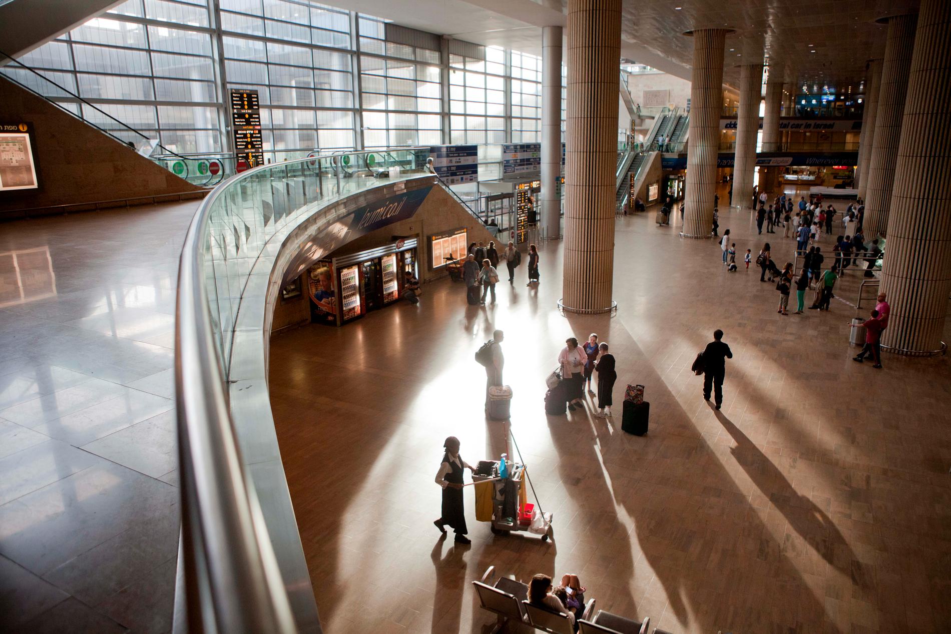 Det var här, på Ben-Gurion-flygplatsen i Tel Aviv, som svensken greps i juli.