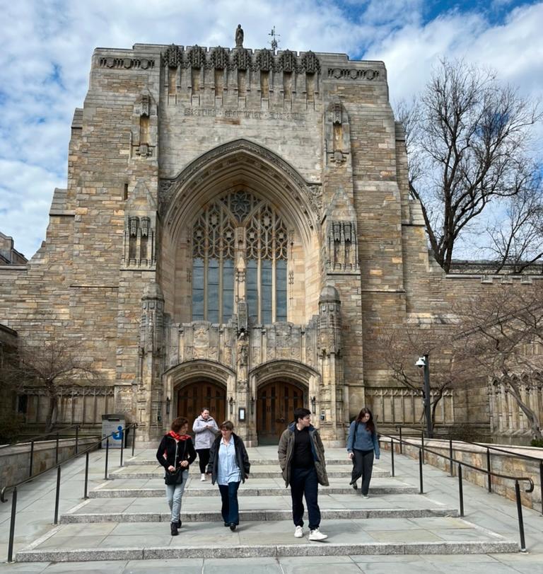65 personer som fått Nobelpriset har studerat vid Yale. 