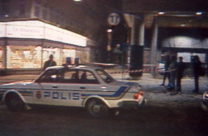 Sköts på sveavägen Här sköts Olof Palme, den 28 februari 1986.