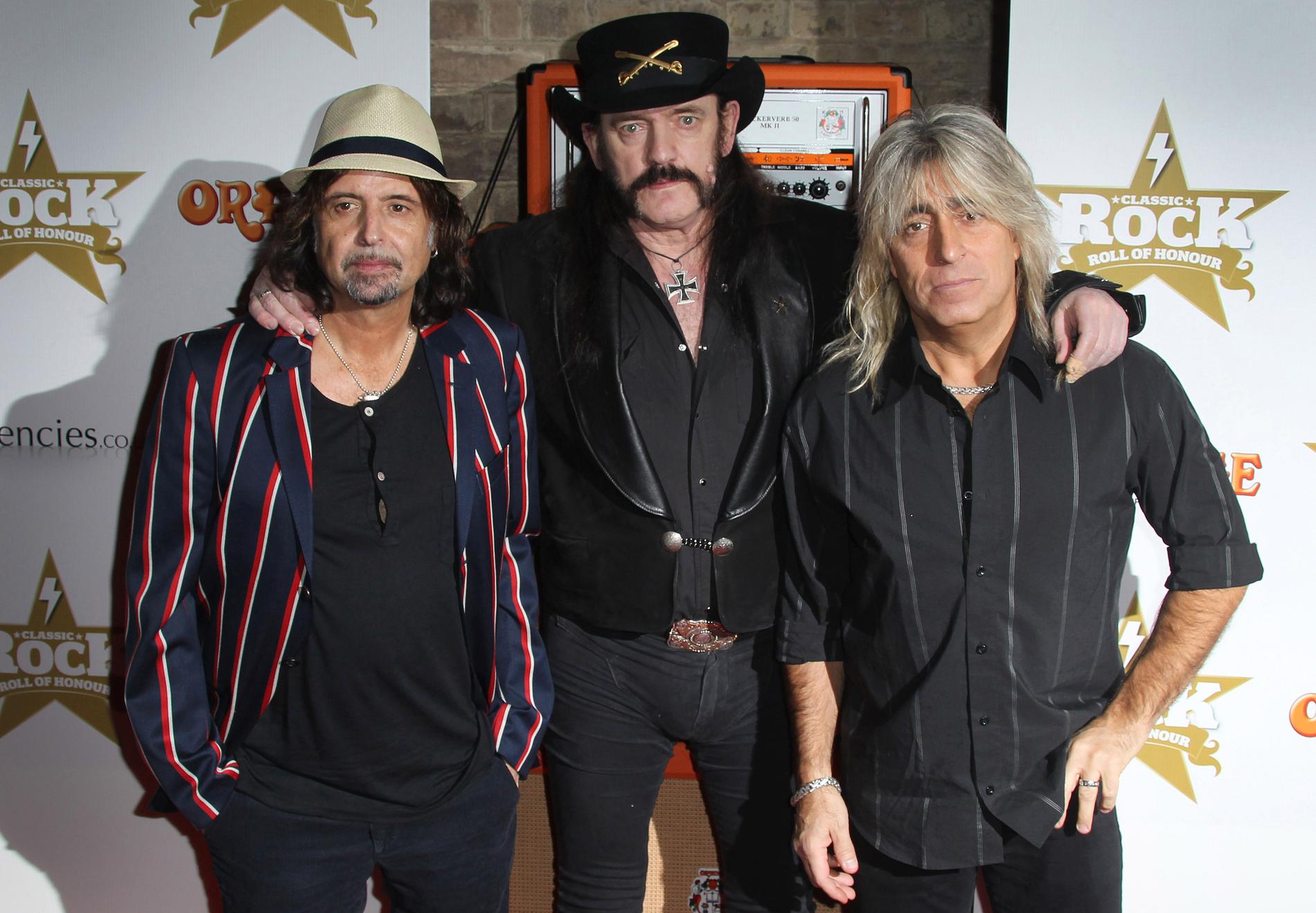 Från vänster Phil Campbell, Lemmy Kilmister och Mikkey Dee från Motörhead vid Classic Rock Roll Of Honour Awards i London 2012.