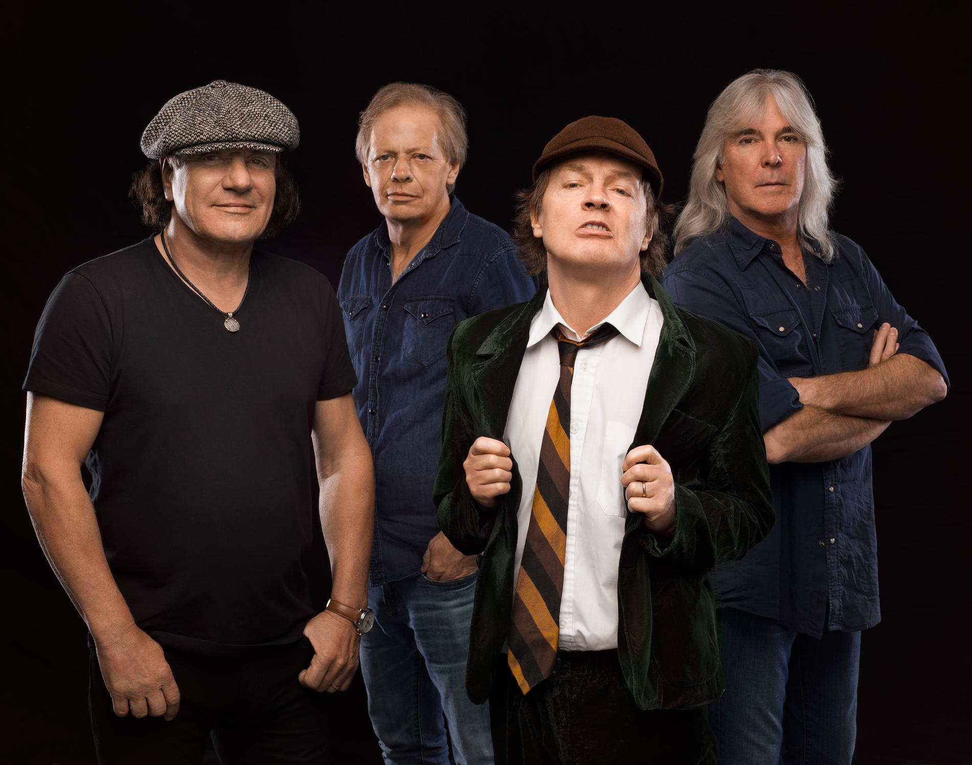 AC/DC utan Malcolm Young: Brian Johnson, Stevie Young, Malcolm Young och Cliff Williams. På bilden saknas trummisen Phil Rudd.