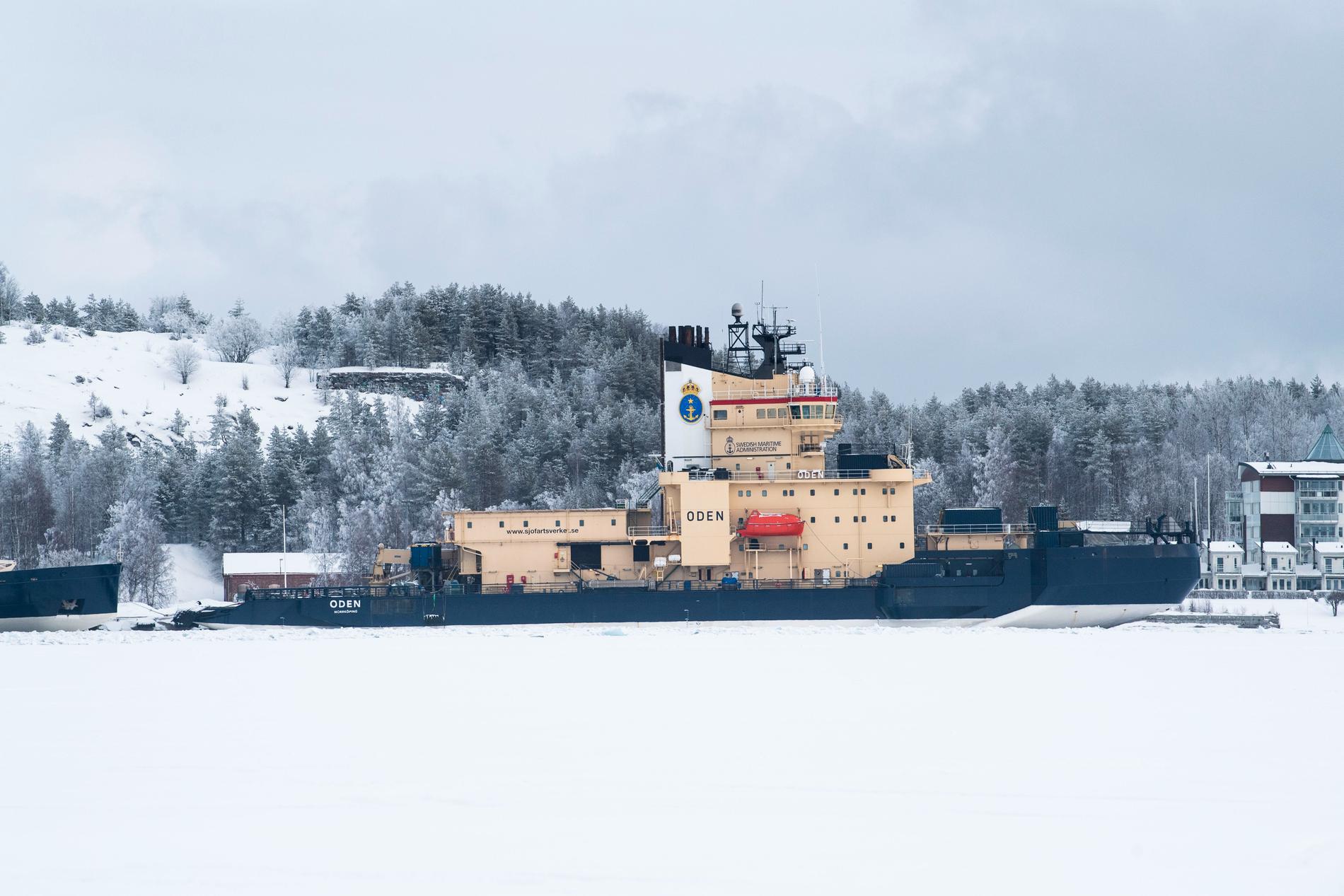 Sjöfartsverkets isbrytare Oden vid kaj i hamnen i Luleå. Arkivbild.
