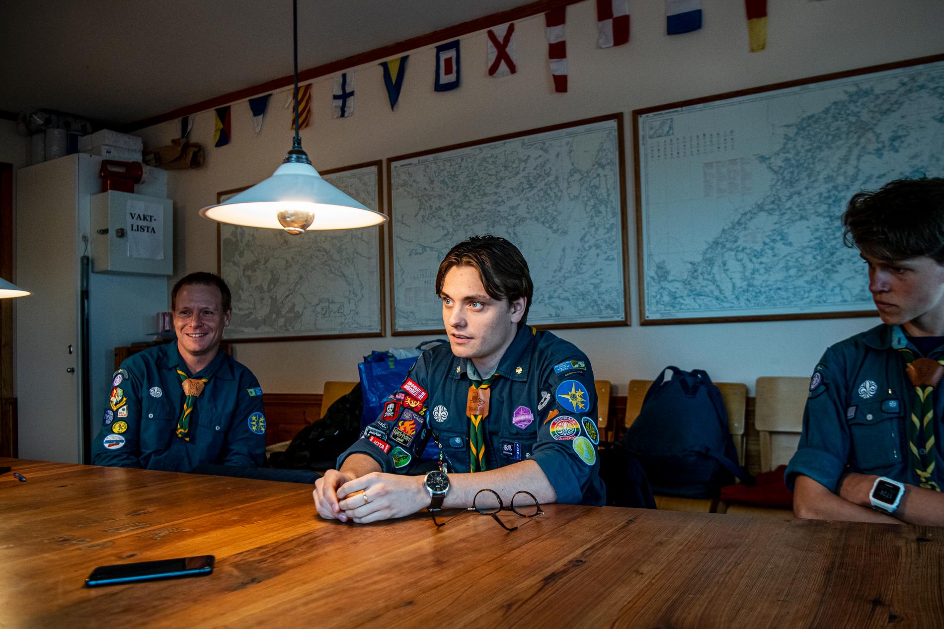 Peter Schimdt, Douglas Öster och Emil Linde är scoutledare i Sollentuna södra scoutkår. 