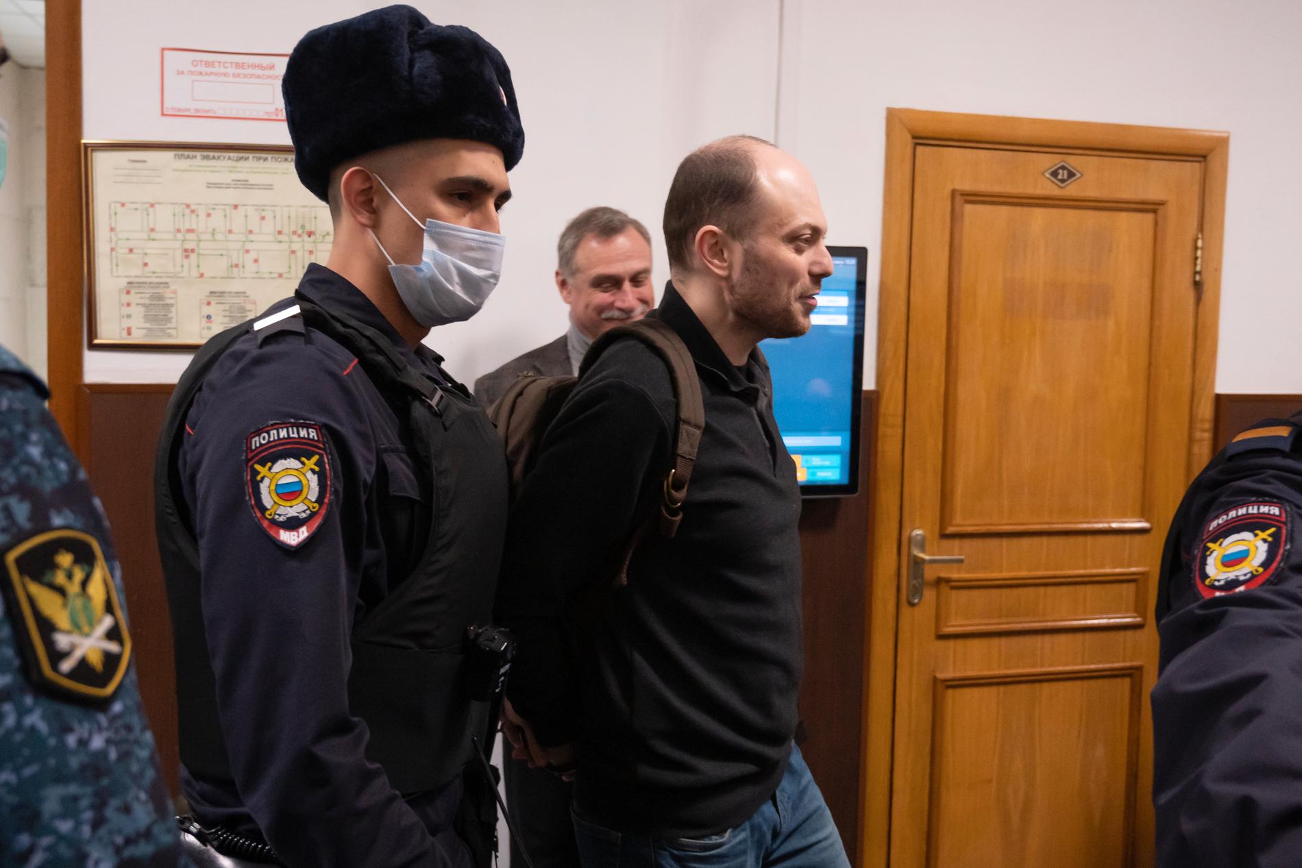 77 ryska journalister och människorättsaktivister kräver i ett öppet brev att Vladimir Kara-Murza ska friges.