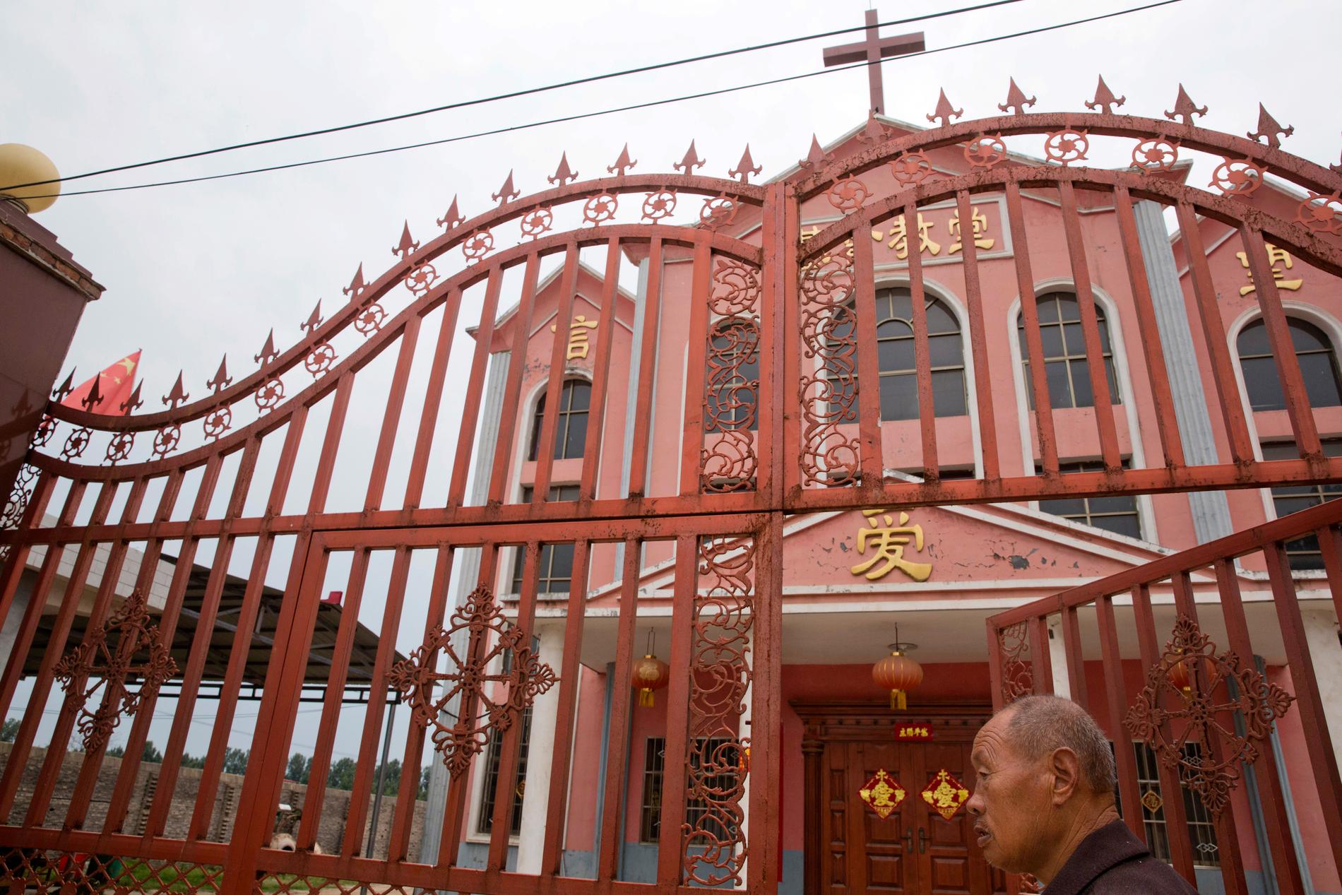 Religionsfriheten i Kina har krympt ytterligare under president Xi Jinping, varnar människorättsorganisationer. Bilden är från en kyrka i Pingdingshan i Henanprovinsen. Arkivbild.