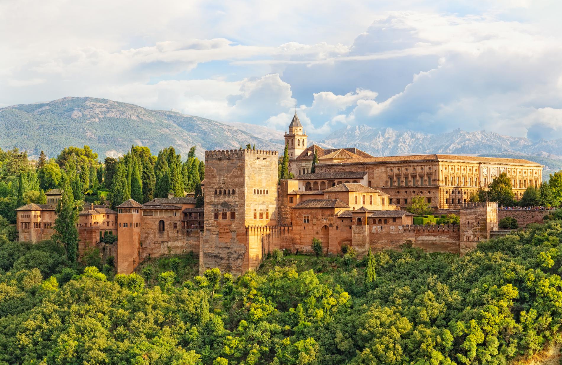 Det arkitektoniska palatset Alhambra. 